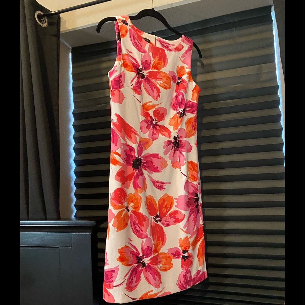Like New! Pink, Orange and White sheath dress. Perfect for any occasion!